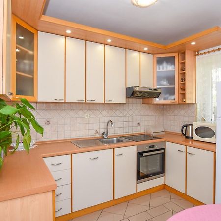 Apartmani Marija Ljubica Паг Экстерьер фото