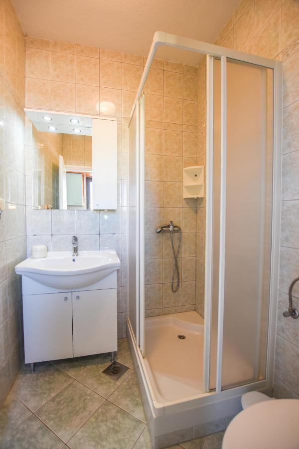 Apartmani Marija Ljubica Паг Экстерьер фото