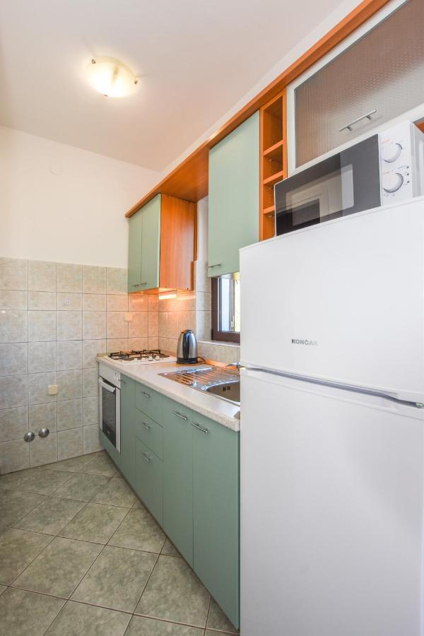 Apartmani Marija Ljubica Паг Экстерьер фото