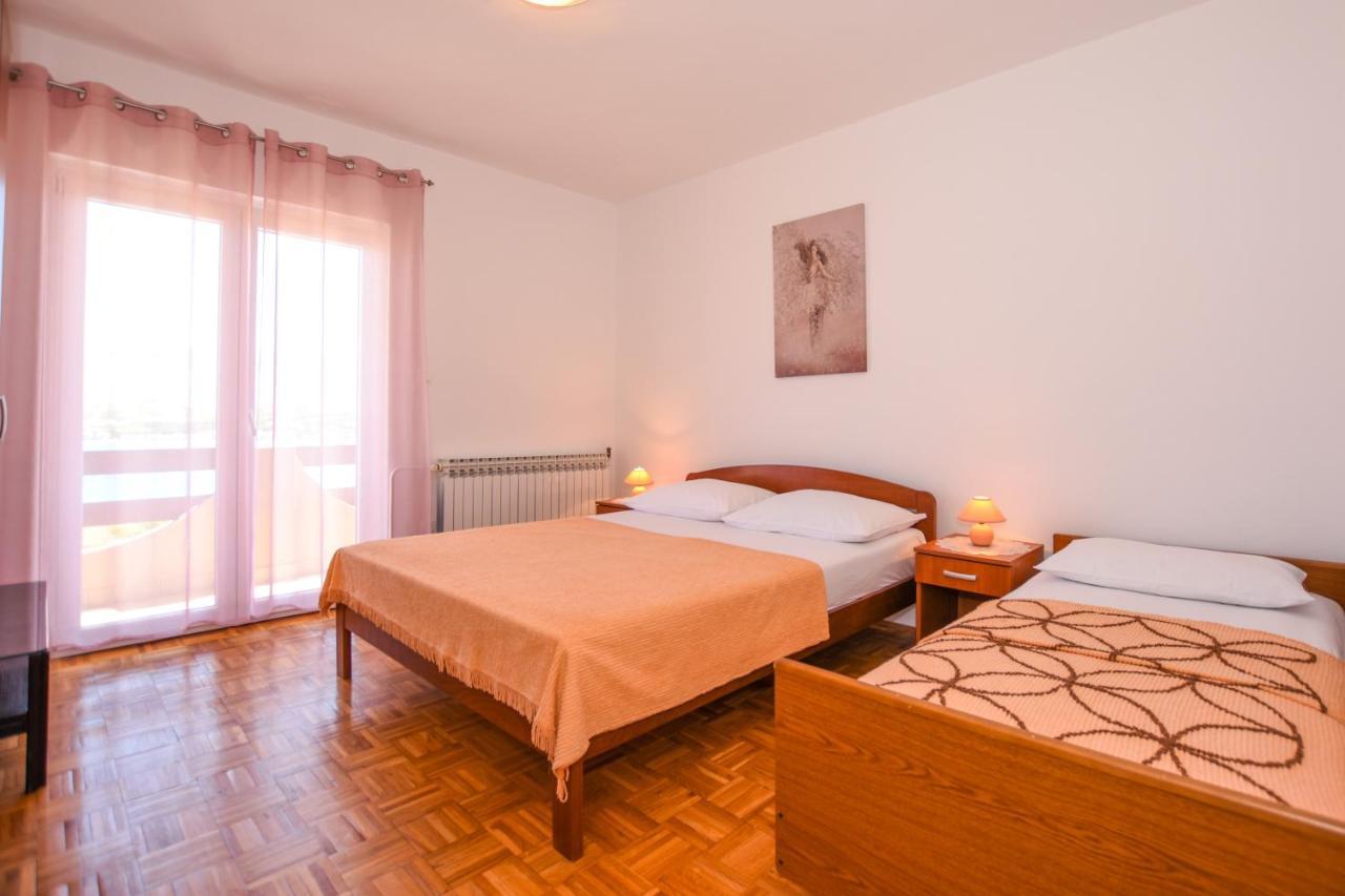Apartmani Marija Ljubica Паг Экстерьер фото