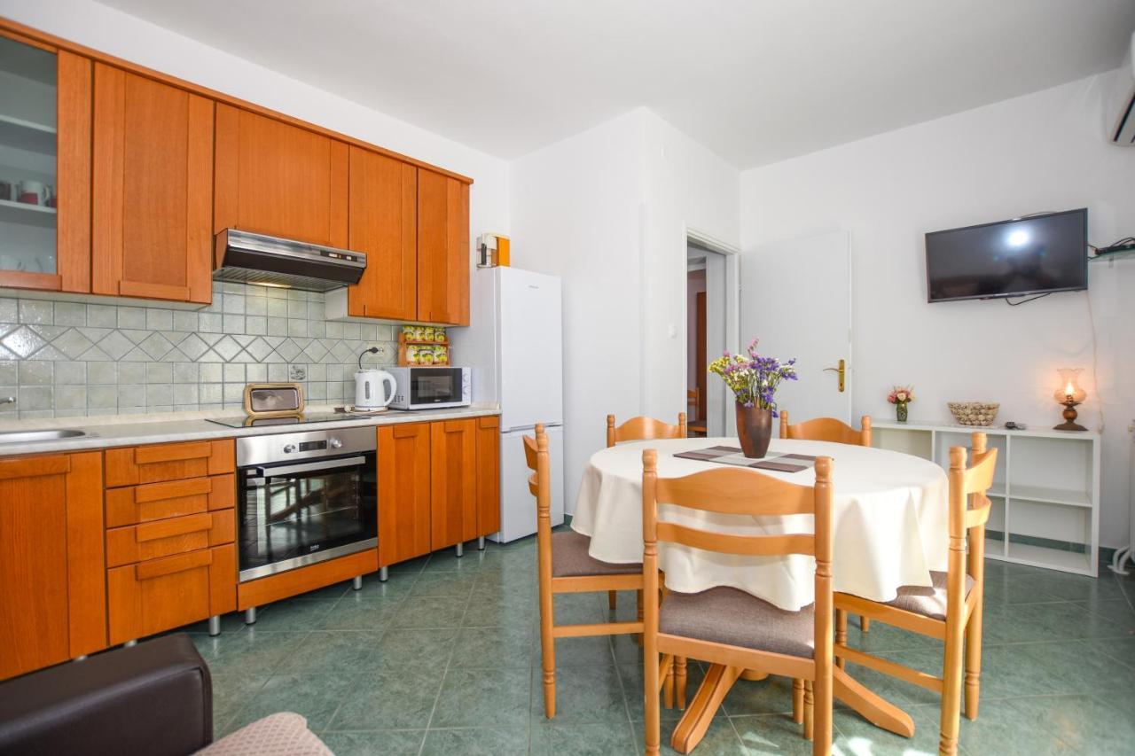 Apartmani Marija Ljubica Паг Экстерьер фото