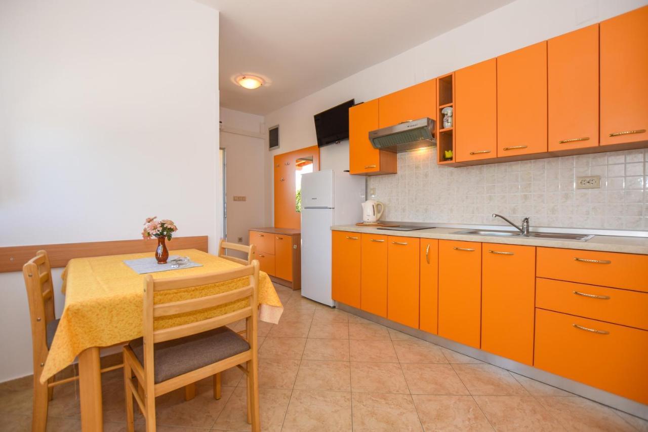 Apartmani Marija Ljubica Паг Экстерьер фото