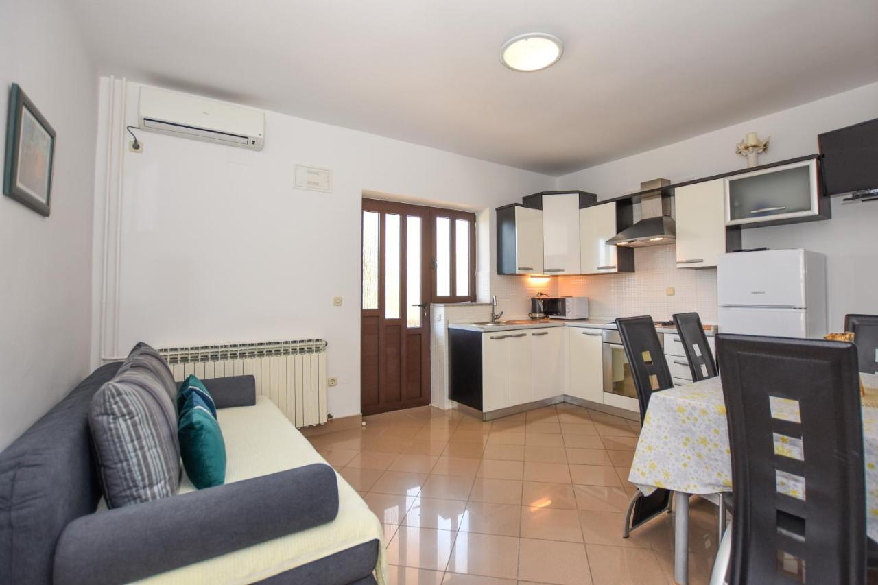 Apartmani Marija Ljubica Паг Экстерьер фото