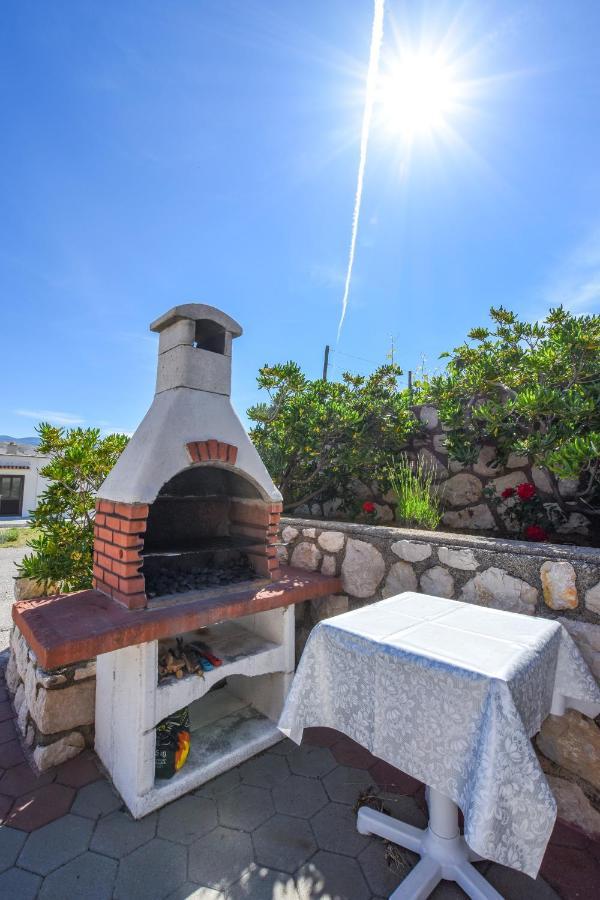 Apartmani Marija Ljubica Паг Экстерьер фото