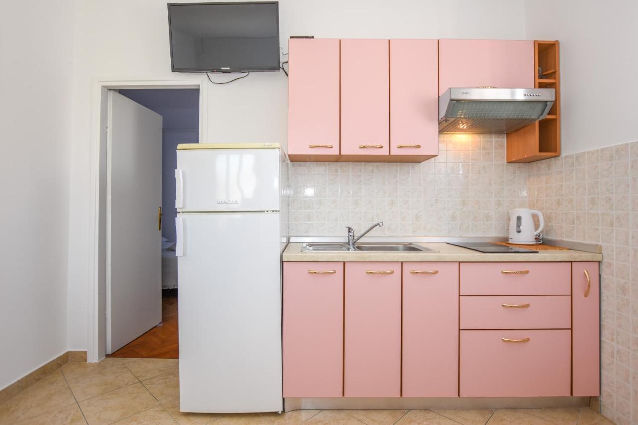 Apartmani Marija Ljubica Паг Экстерьер фото
