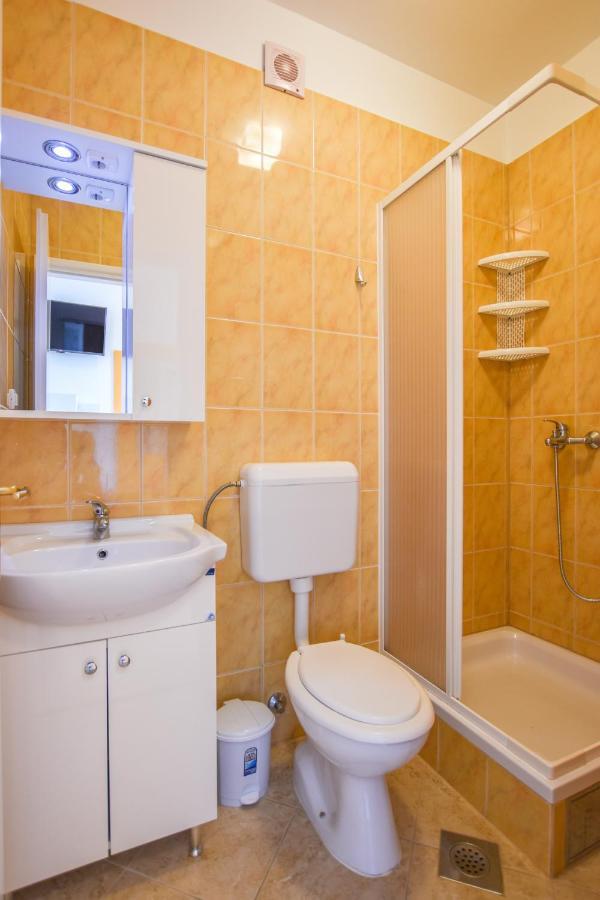Apartmani Marija Ljubica Паг Экстерьер фото