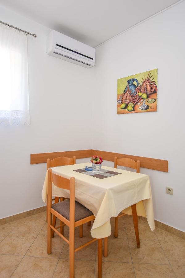 Apartmani Marija Ljubica Паг Экстерьер фото