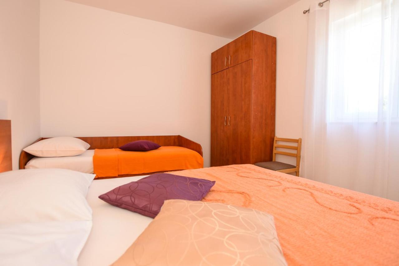 Apartmani Marija Ljubica Паг Экстерьер фото