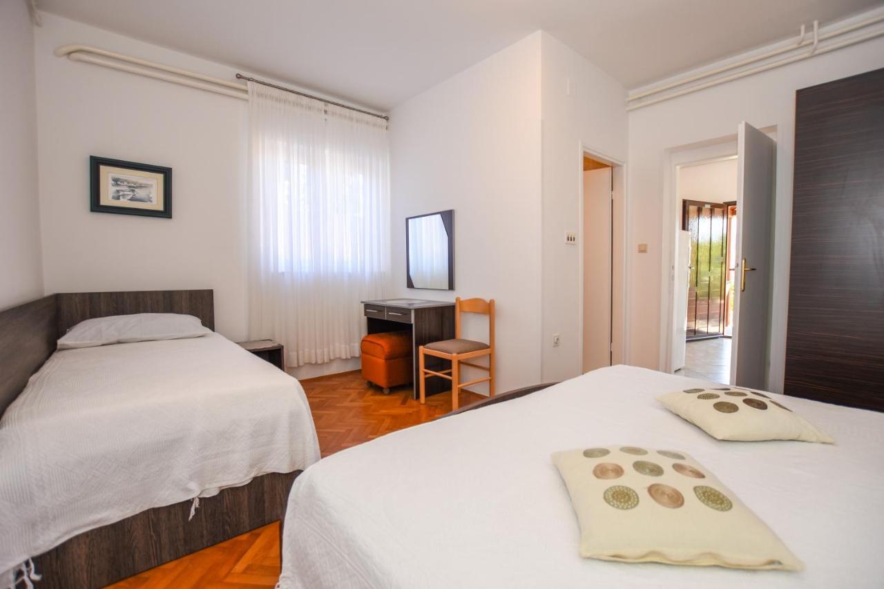 Apartmani Marija Ljubica Паг Экстерьер фото