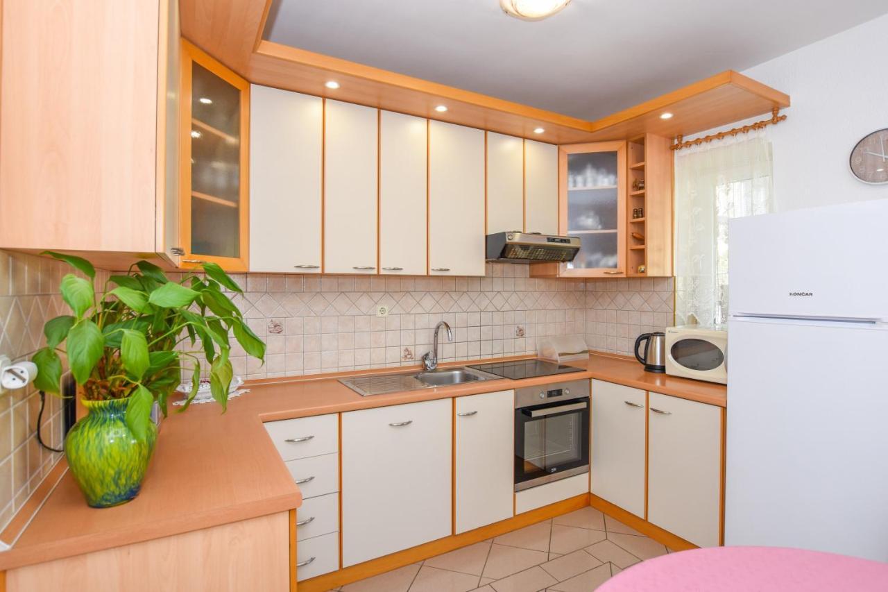 Apartmani Marija Ljubica Паг Экстерьер фото