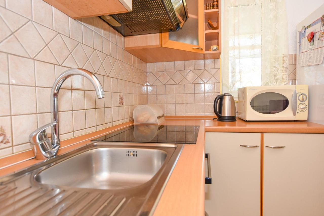 Apartmani Marija Ljubica Паг Экстерьер фото