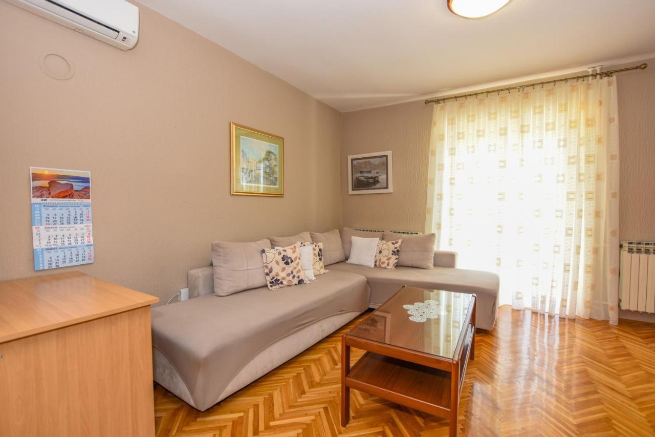 Apartmani Marija Ljubica Паг Экстерьер фото