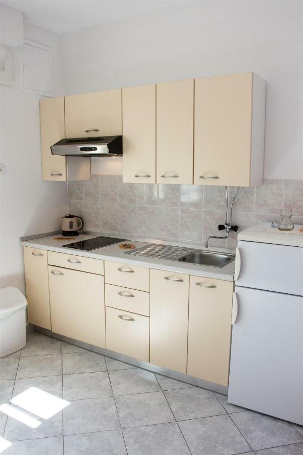 Apartmani Marija Ljubica Паг Экстерьер фото